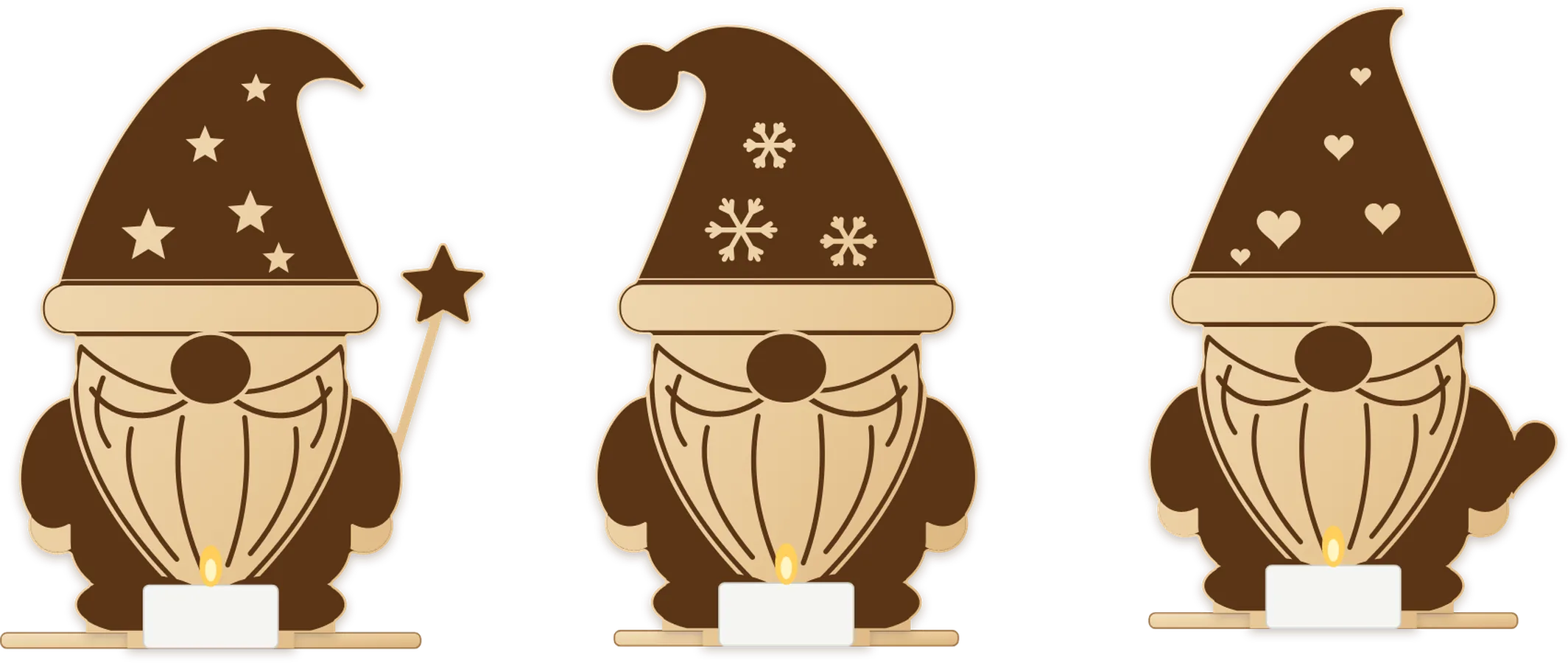Drei Wichtel-Teelichthalter aus Holz mit gravierten Mützen voller Sterne, Schneeflocken und Herzen, erstellt im FRAMEBUDDY Generator